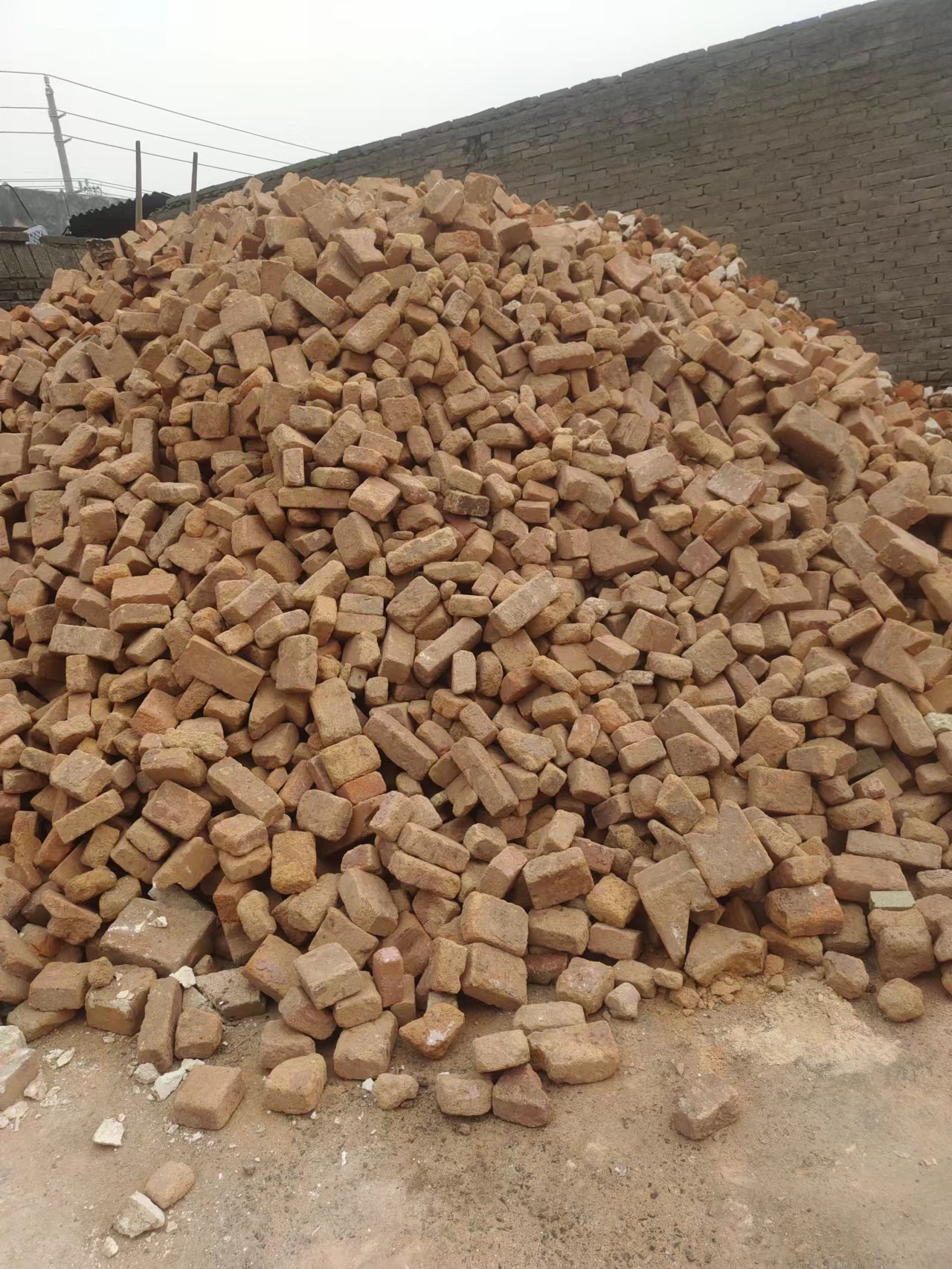 耐火材料厂处理莫来石15吨/聚轻26吨/粘土砖35吨