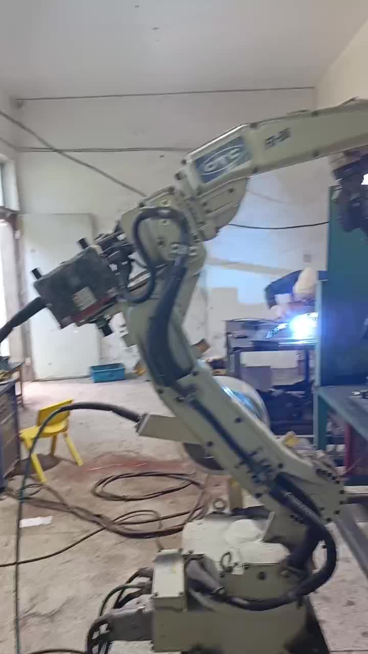 江苏常州在位出售日本达谊恒DAIHEN焊接机器人两台.21年才买的，成色不错