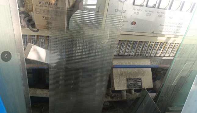 钢化玻璃厂转行处理北疆牌8头直边磨边机，斜边磨边机（详见图）